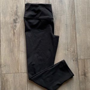 Victoria Sport Knockout Capri Leggings